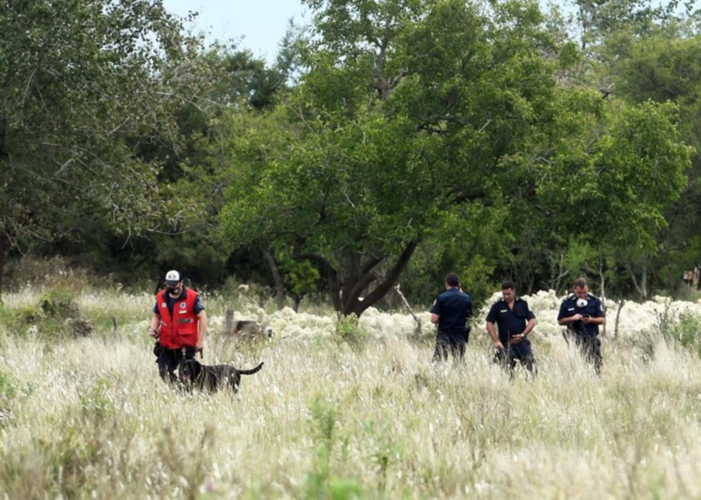 Casi mil policías, 5 perros y allegados de Tehuel lo buscan en Alejandro Korn