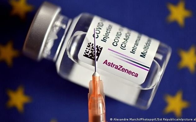 Le piden a AstraZeneca que no exporte vacunas hasta abastecer al mercado europeo