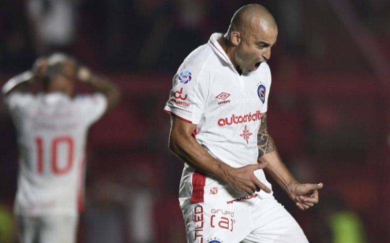 Silva pidió una habilitación provisoria para volver a jugar y sería habilitado