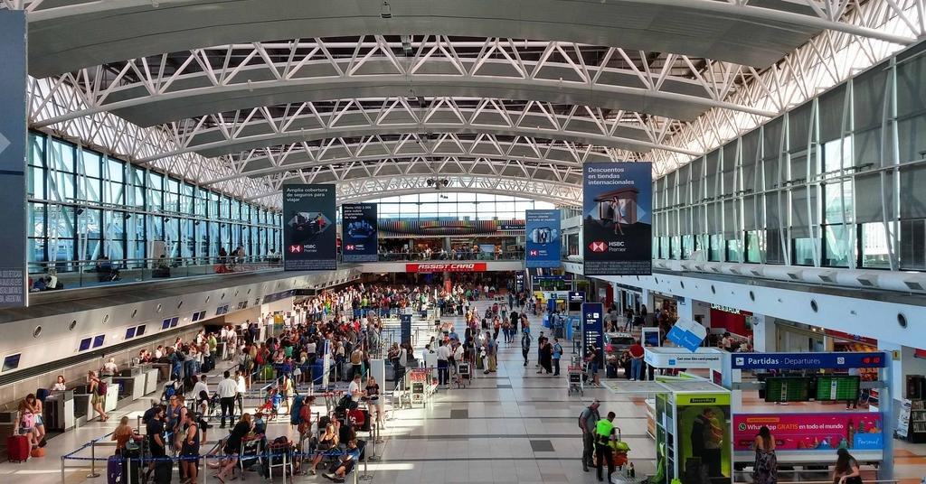 Suspenden todos los vuelos desde Brasil, Chile y México