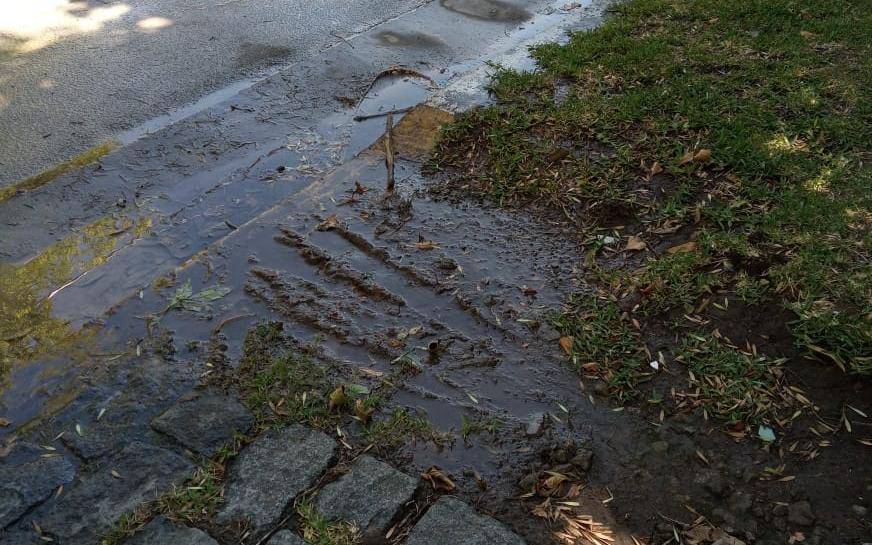 Una pérdida de agua genera problemas en 464 y 13 C
