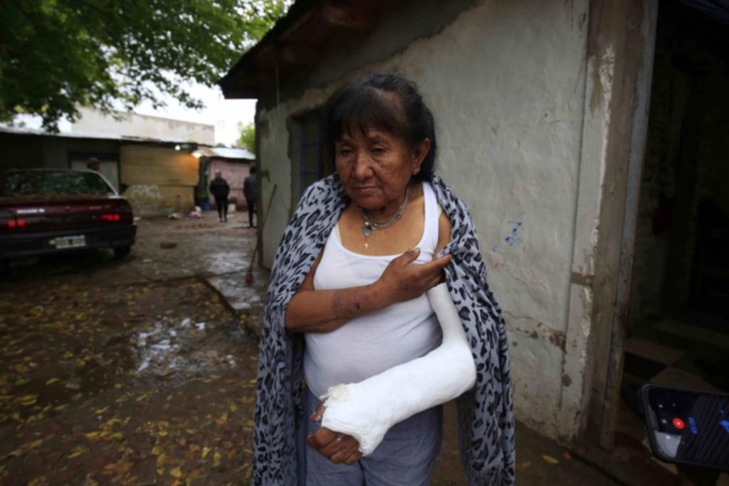 Ladrones le quiebran un brazo y la torturan junto con su nieta, en una casa de San Carlos