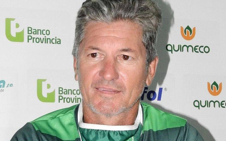 El coronavirus pega duro en Sarmiento de Junin: el DT internado
