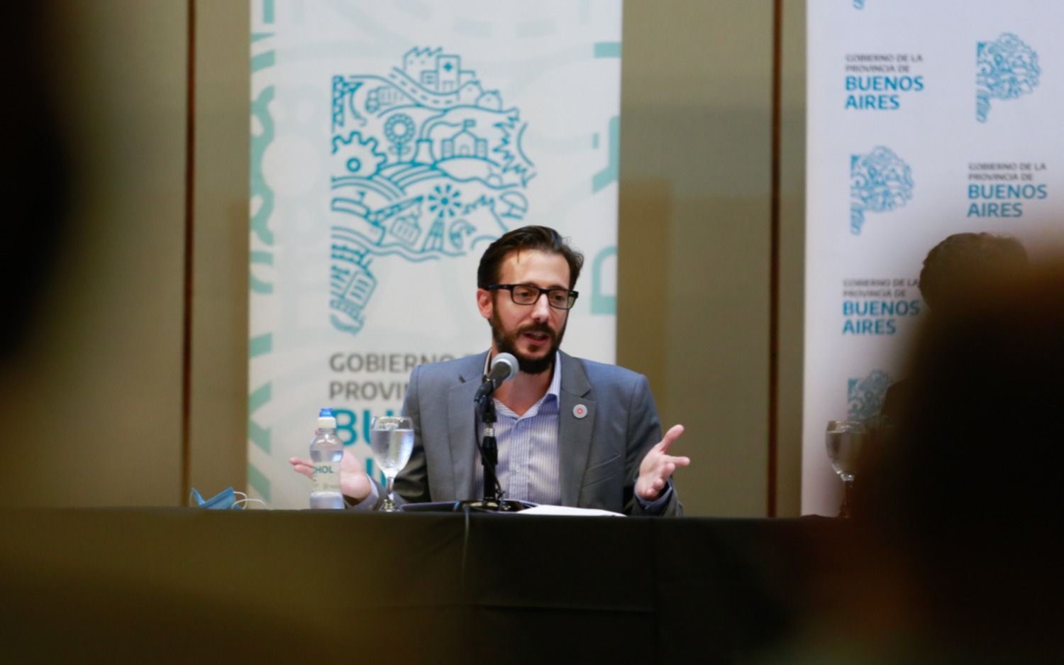 Anunciaron y firmaron convenios para obras viales en 50 municipios