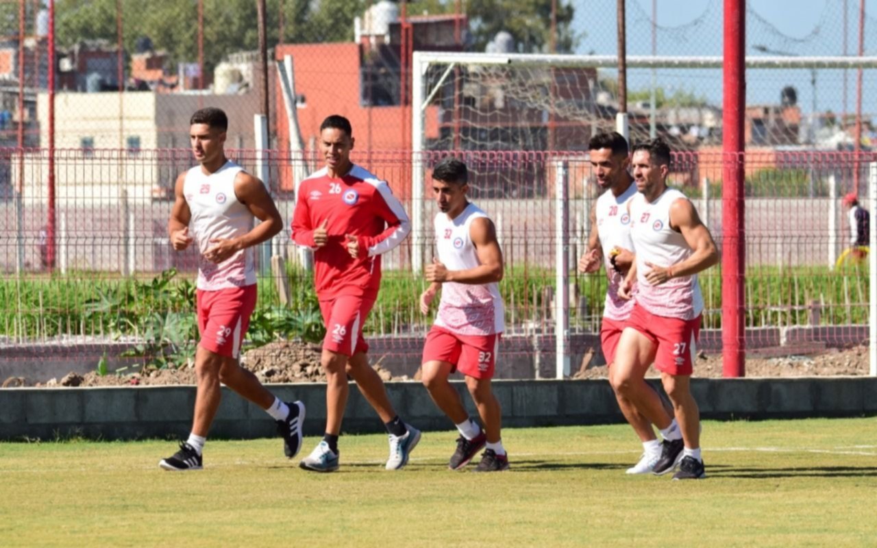 Un brote de COVID complica el armado del equipo de Argentinos Juniors
