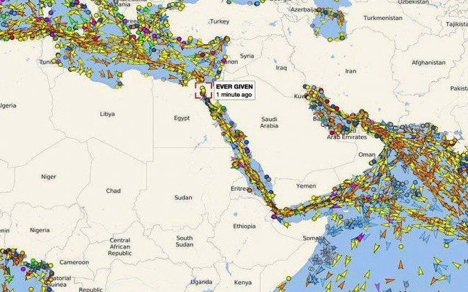 El mapa que muestra el monumental embotellamiento en el Canal de Suez: podría liberarse la semana que viene