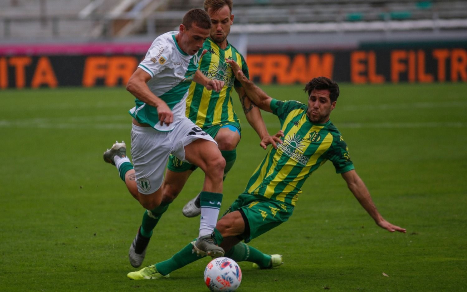 Aldosivi fue más, pero Banfield lo empató cerca del final con un golazo de chilena