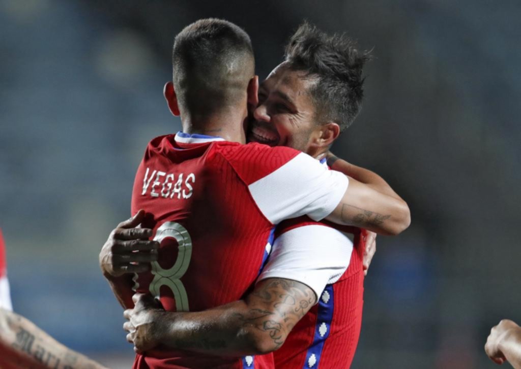 Chile, primer rival argentino en la Copa América, recibió a Lasarte con triunfo ante Bolivia