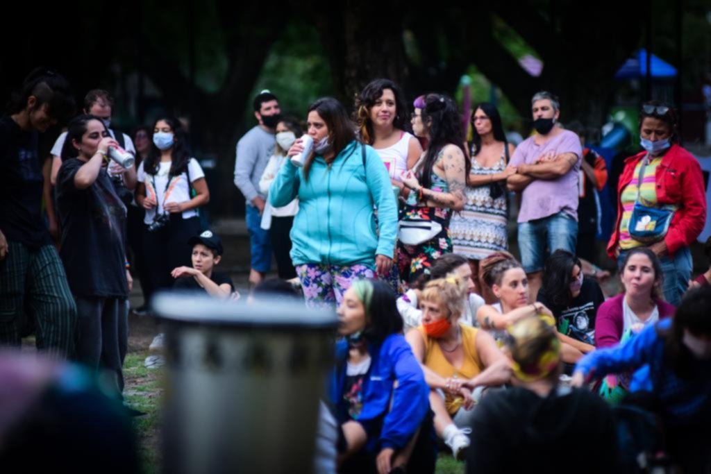 Con reparos vecinales se realizó un festival trans en plaza Matheu