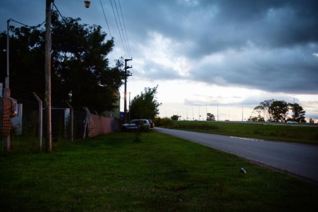Salió a fumar y terminó a merced de delincuentes que lo castigaron duro