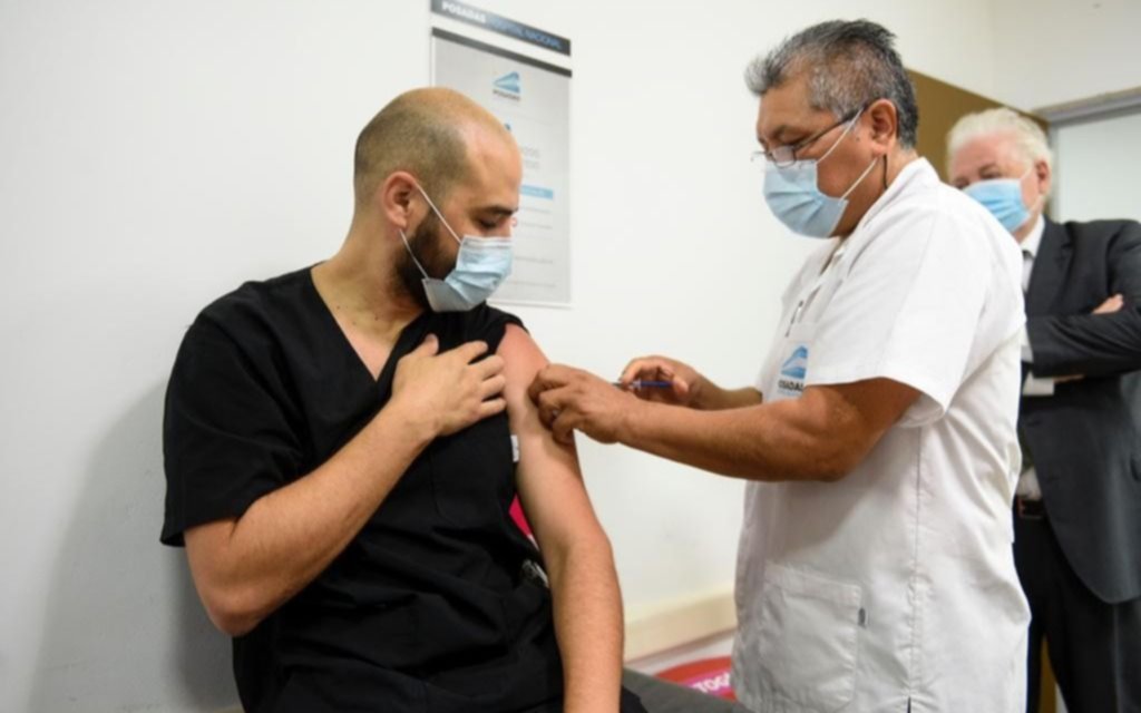 Según Gollan, el 99% del personal de Salud inscripto ya fue vacunado