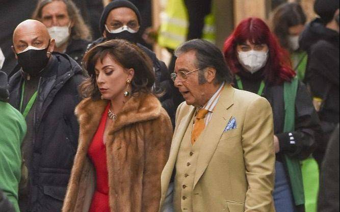 Lady Gaga cumple 35 años mientras filma en Roma una película sobre el asesinato de Gucci