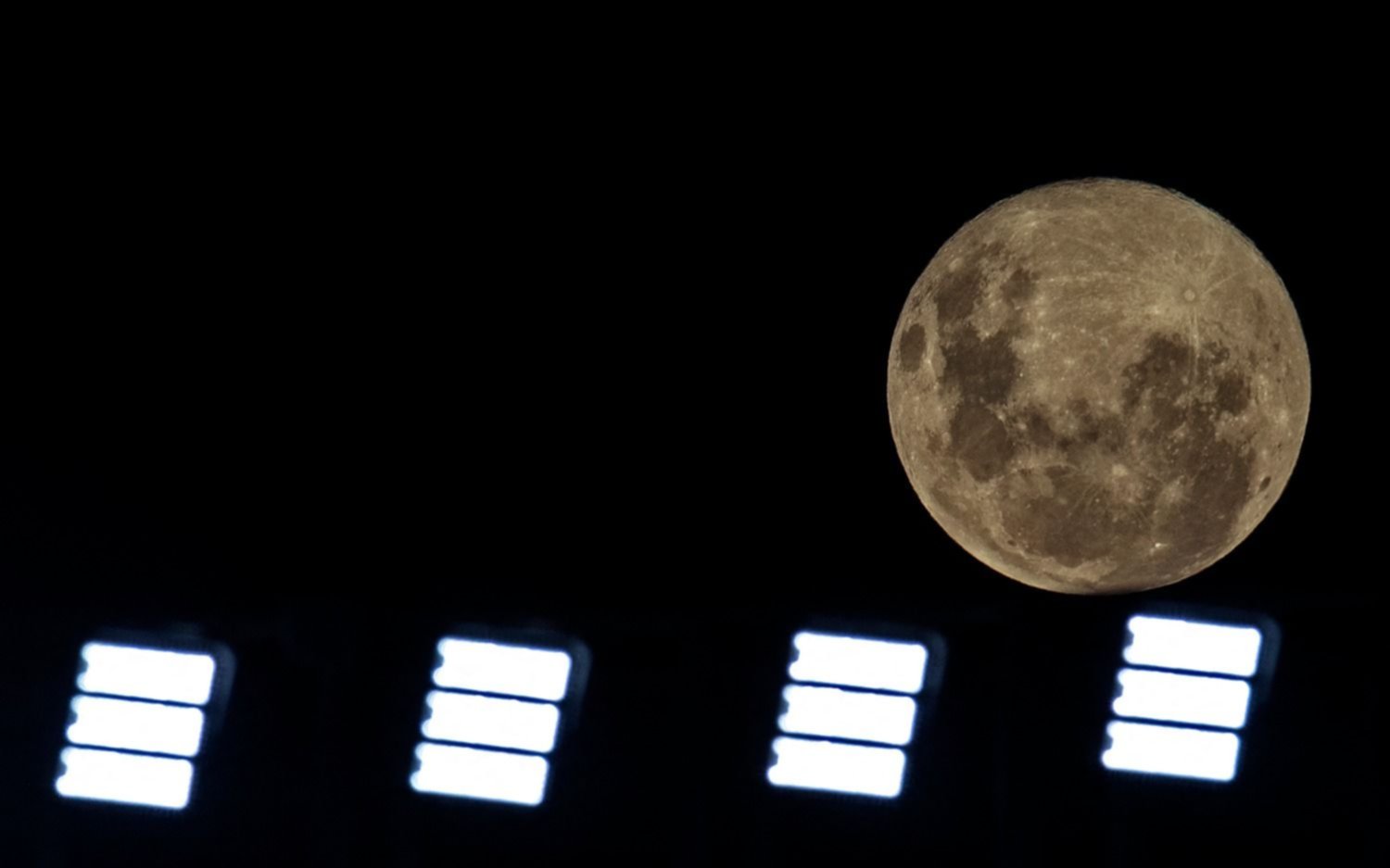 La "Superluna" puede verse esta noche con mayor brillo y tamaño de lo habitual