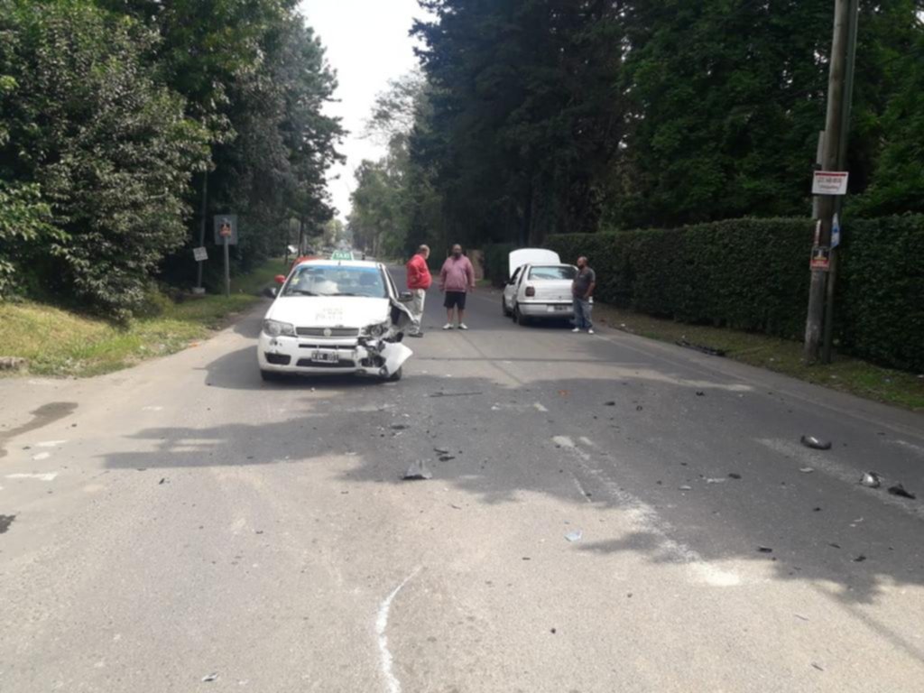 Tres heridos por un cuádruple choque en camino Belgrano y 462