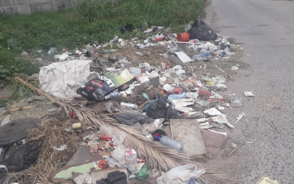 Hartazgo vecinal en 43 y 141: basural y pedido de asfalto