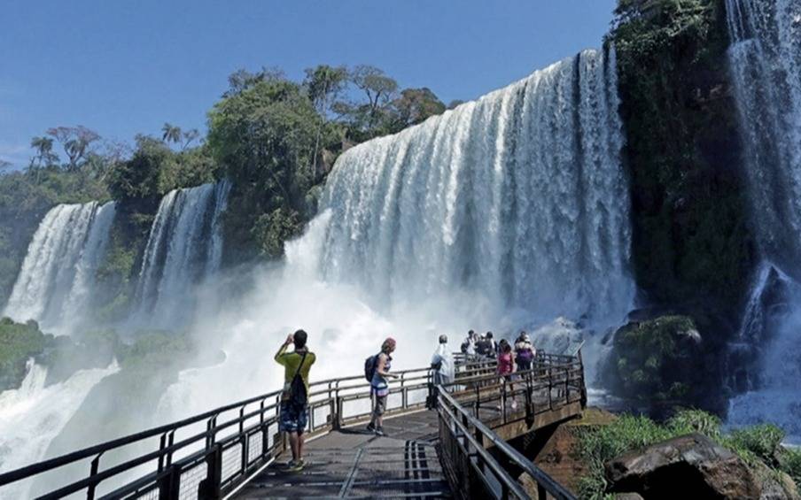 Segunda ola de COVID: el Gobierno apunta a mantener el turismo local