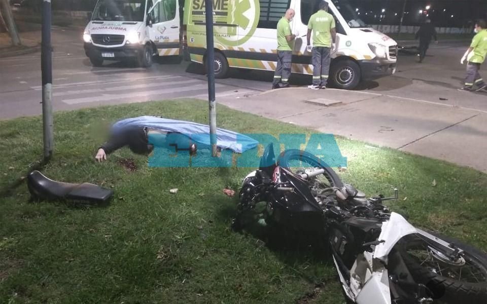 Accidente fatal en 1 y 72: dos motos y un auto involucrados