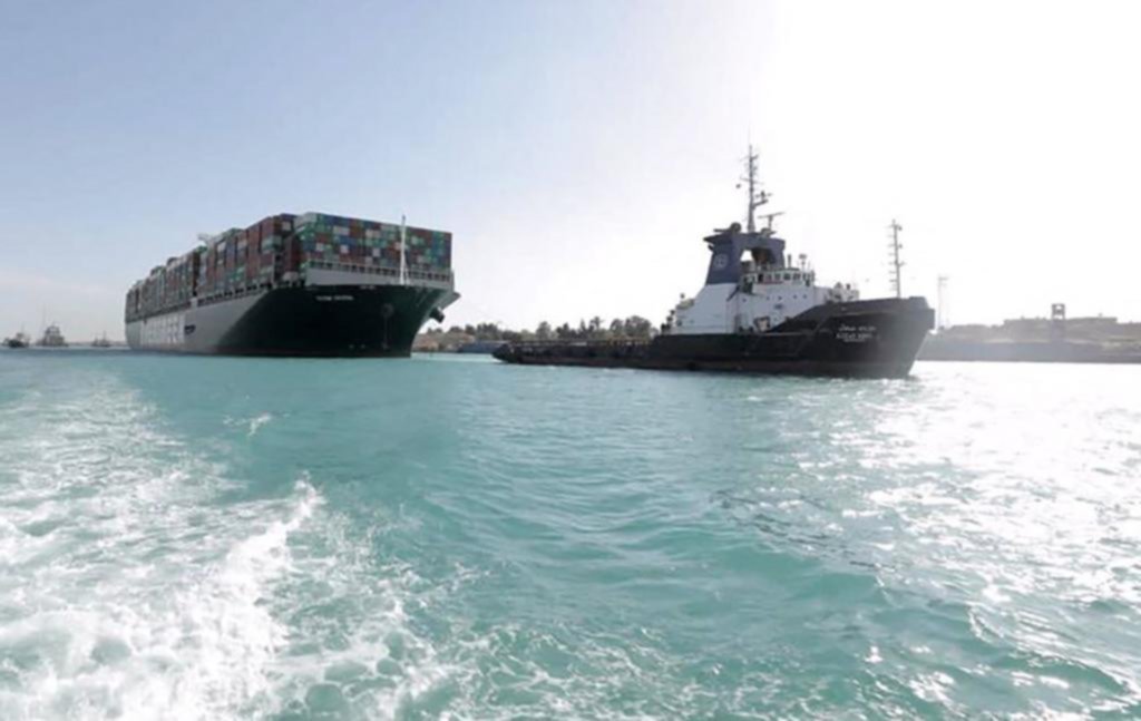 Se reanudó el tráfico en el canal de Suez