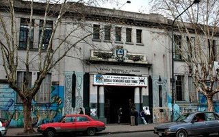 Colegio Albert Thomas: Un docente afirma que "es un disparate" sostener las clases presenciales