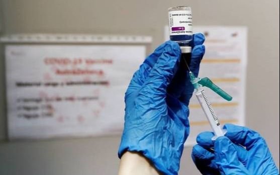 La teoría de que las vacunas crean variantes peligrosas y vacunados son "bombas bacteriológicas"