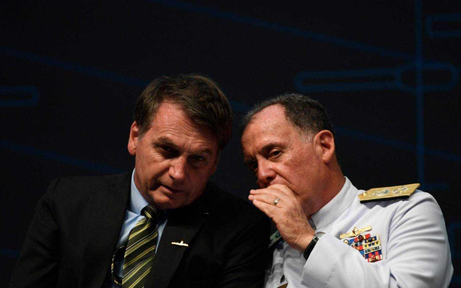 Bolsonaro releva a la cúpula militar, tras vasta reforma ministerial en Brasil