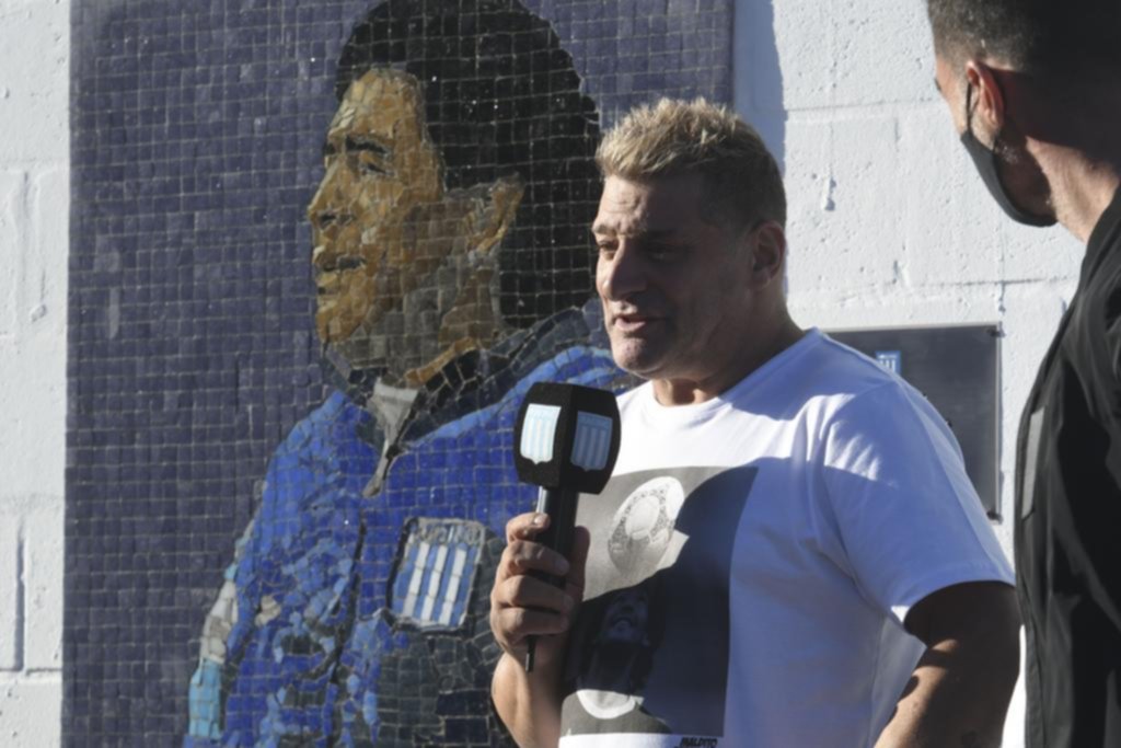 Inauguran mural de Maradona en el Cilindro