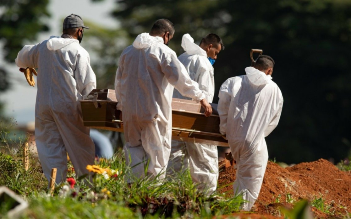 Brasil registró 3.869 muertes por COVID-19 este miércoles y cerró marzo con récord mensual