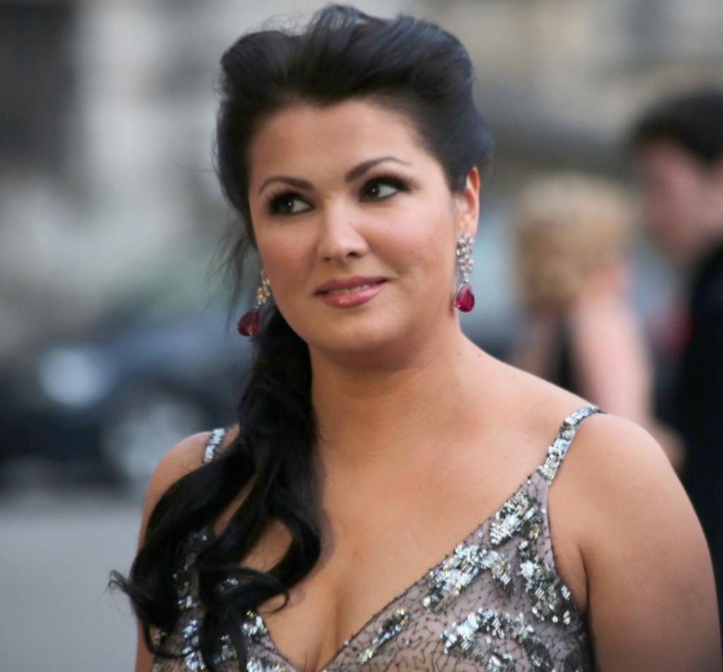 Anna Netrebko lamentó que se obligue a los artistas rusos a exponer sus opiniones