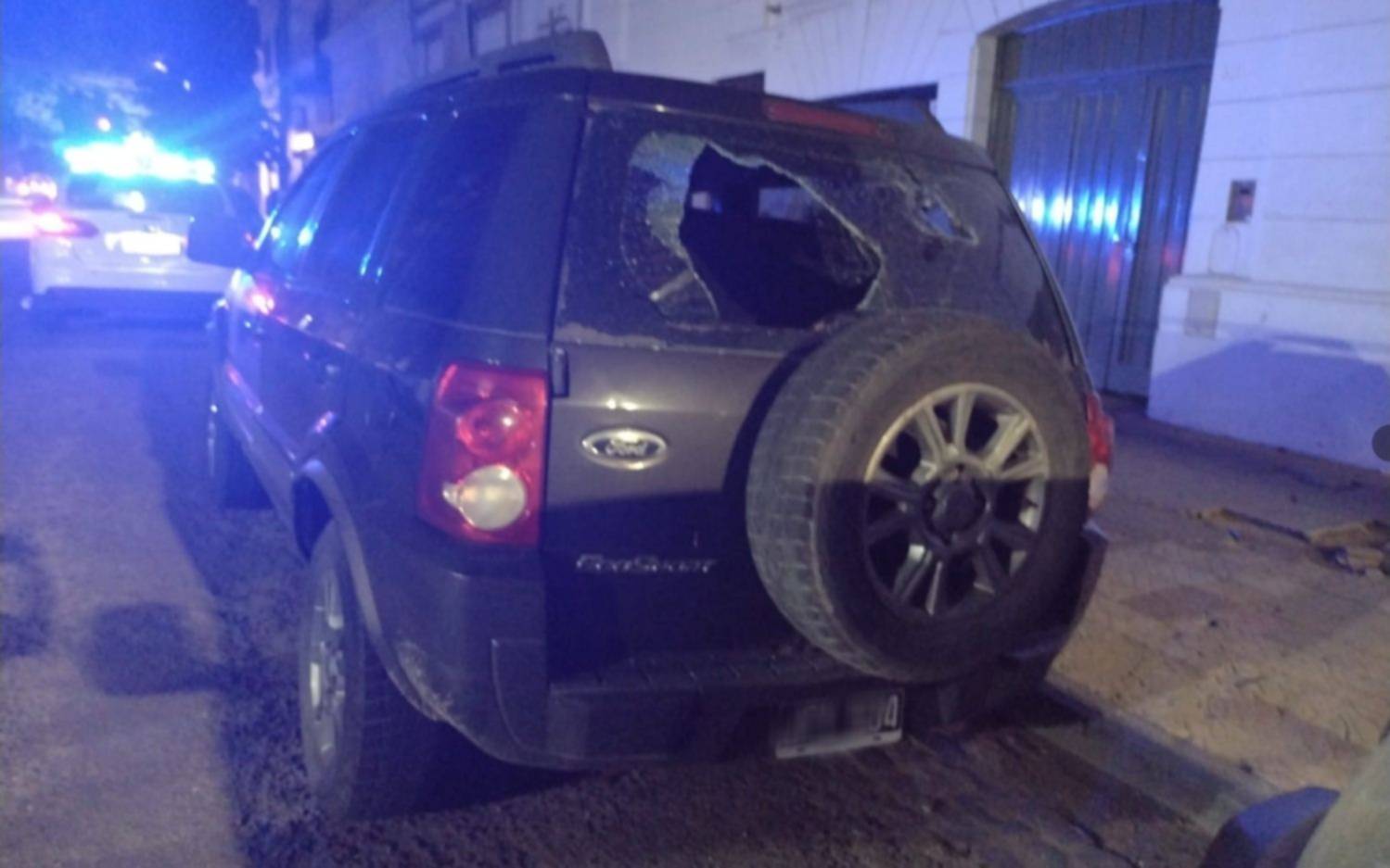 Ex convicto robaba y destrozaba autos en la zona de la Estación, y se resistió a las piñas