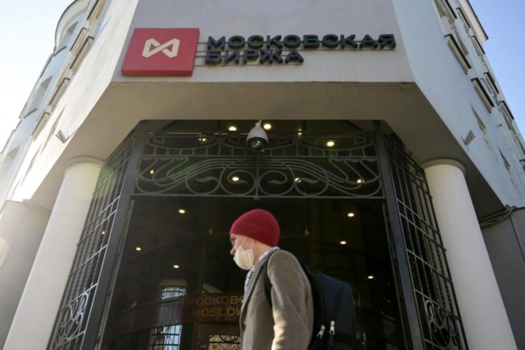 Se devaluó 35% en días: el rublo vale menos que el peso argentino