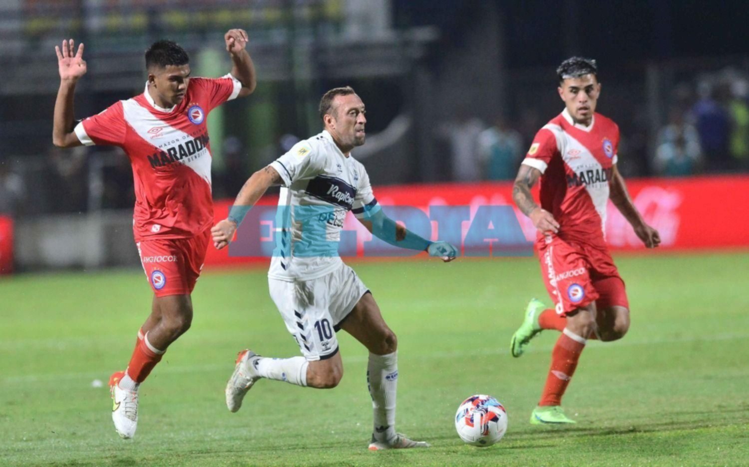Gimnasia, que no convenció, sacó un punto que le sirve para atenuar críticas