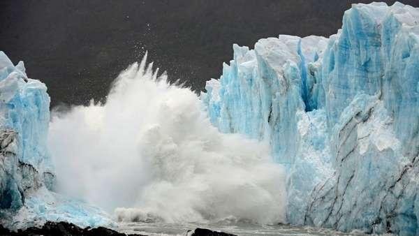Se produjo un impactante desprendimiento en el glaciar Perito Moreno
