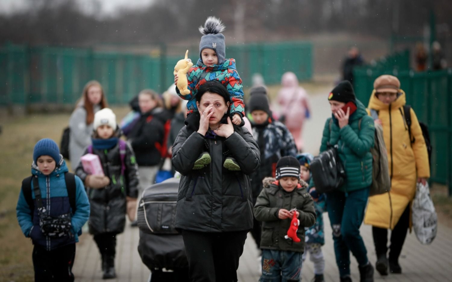 Ucrania posterga la evacuación de Mariúpol porque Rusia no respeta el alto el fuego
