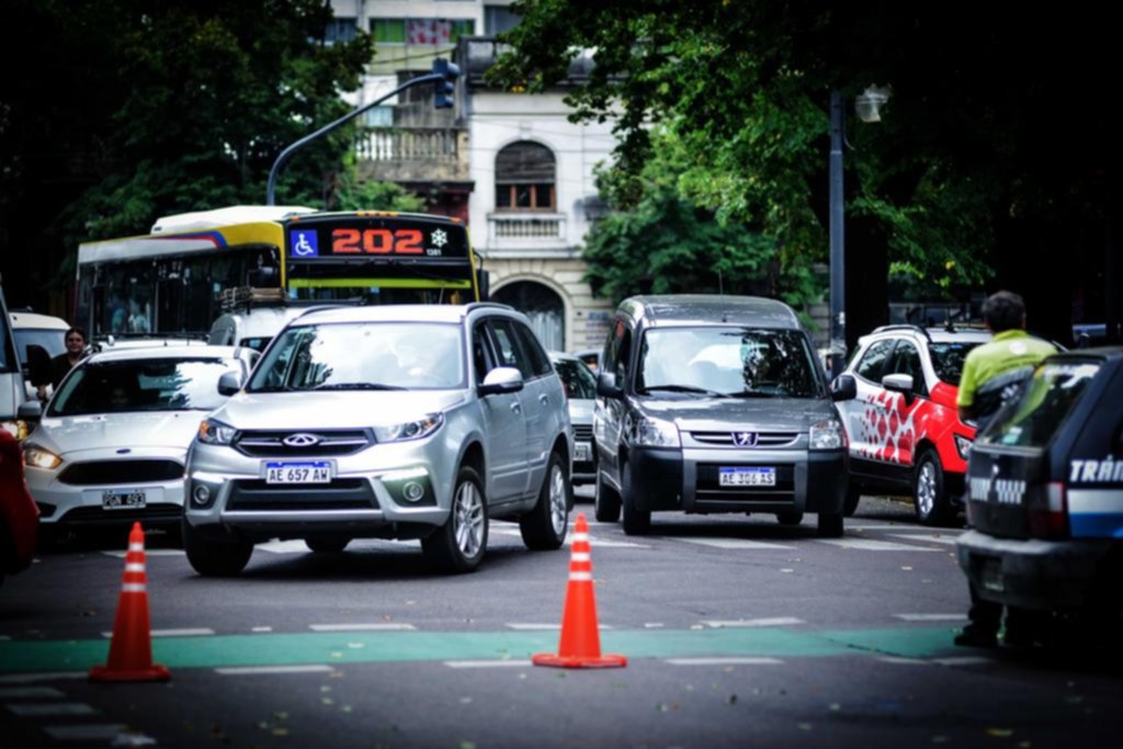 Caos vial por los preparativos para un acto por el Día de las Mujeres trabajadoras