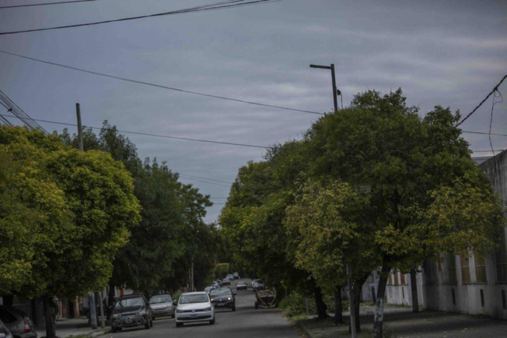 Un barrio a oscuras por el robo de las luces Led