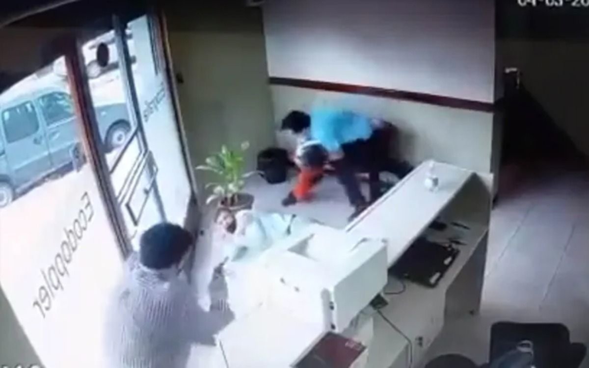 Jubilado asaltó una clínica, le disparó al médico pero una de las balas rebotó y murió
