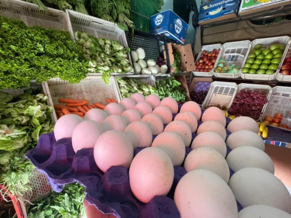 Una docena de huevos cuesta lo que salía un maple en diciembre pasado