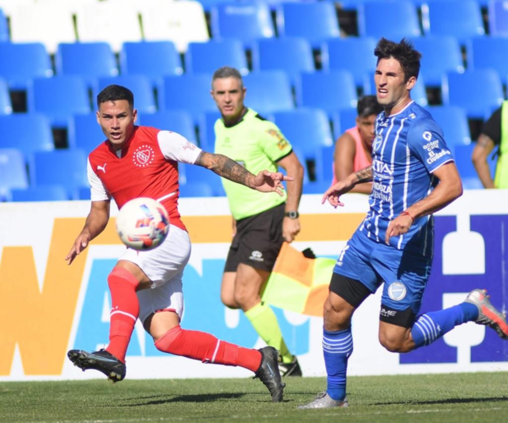 Entretenido empate en Mendoza con una lluvia de goles: 3-3
