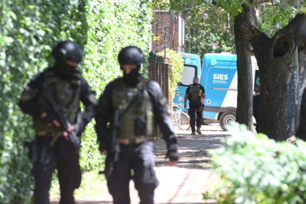 Con un discurso delirante, entró en una defensoría y tomó dos rehenes