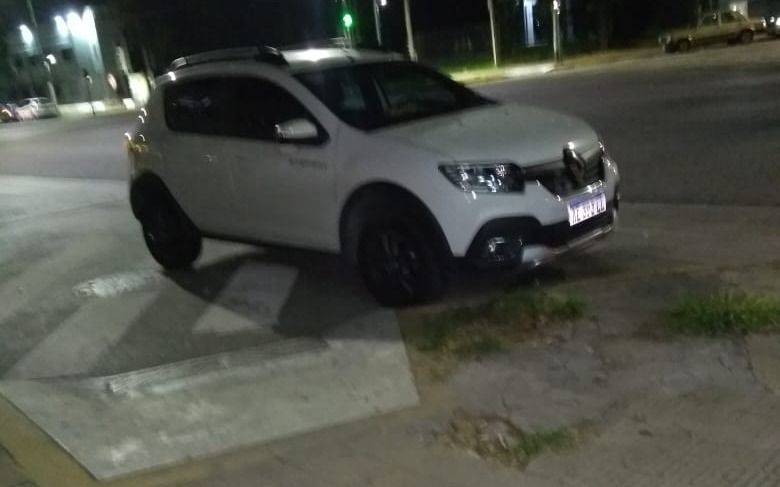 Sigue el show: el "estaciono donde quiero" no tiene límite en La Plata