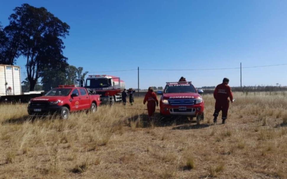 Hasta los Bomberos padecen el imparable robo de cables de luz y teléfono en El Peligro