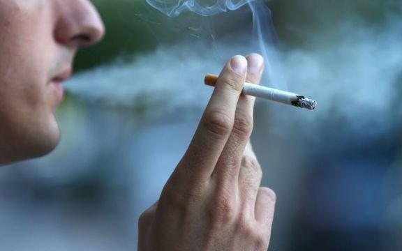 Tabaquismo: dos de cada diez adolescentes son fumadores regulares