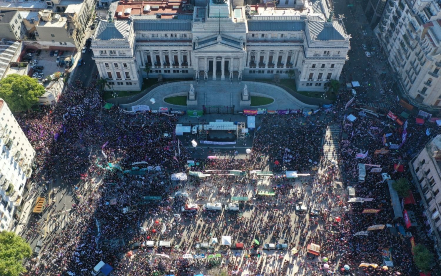 #8M frente al Congreso y documento: "La deuda es con nosotras" y pedido de justicia por los femicidios