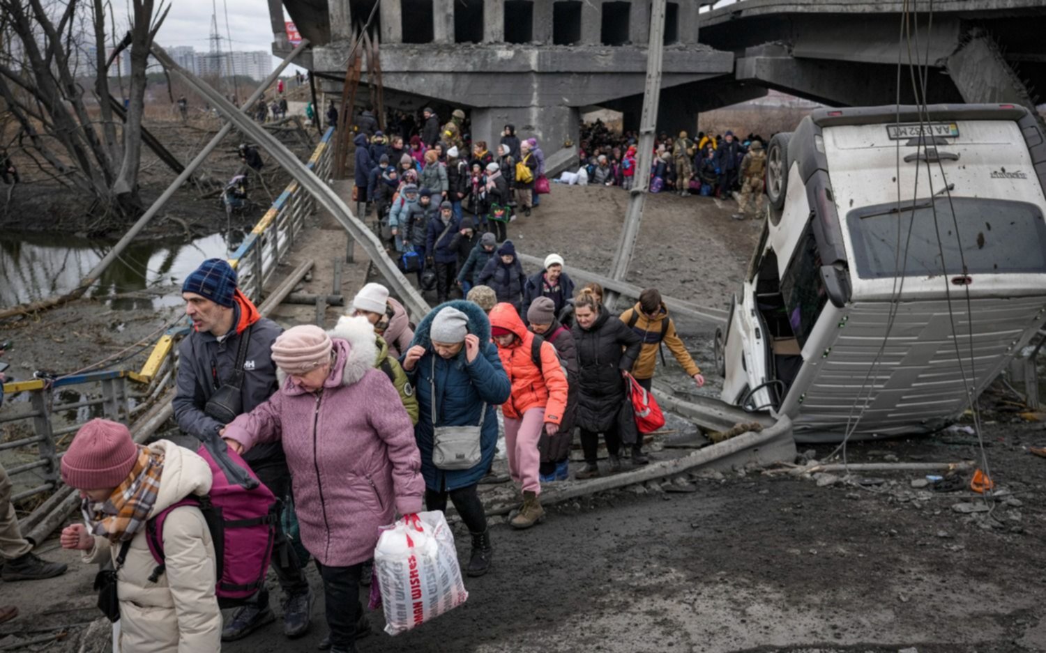 Rusia y Ucrania acordaron 6 corredores para evacuar civiles en medio de bombardeos y sonaron sirenas en Kiev, amenazada por misiles
