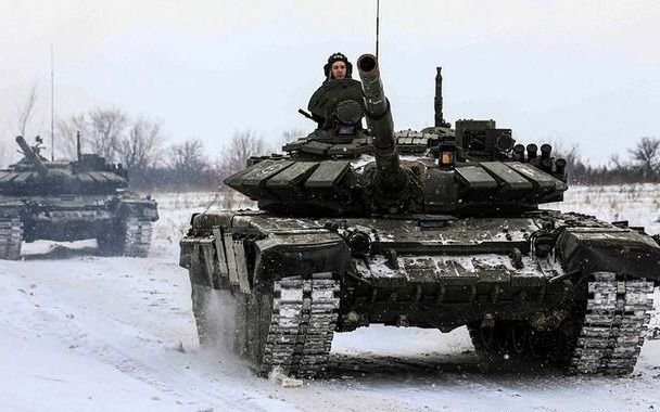 Creen que soldados rusos morirán de frío dentro de los tanques antes de llegar a Kiev