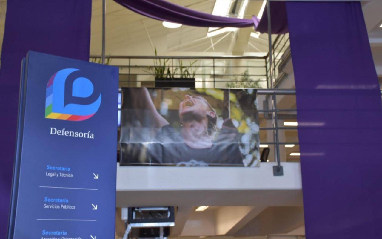 Intervención artística en la Defensoría del Pueblo por el Día de la Mujer Trabajadora