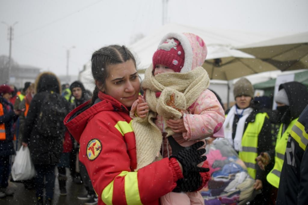 “Disparan a civiles”: refugiados denuncian abusos