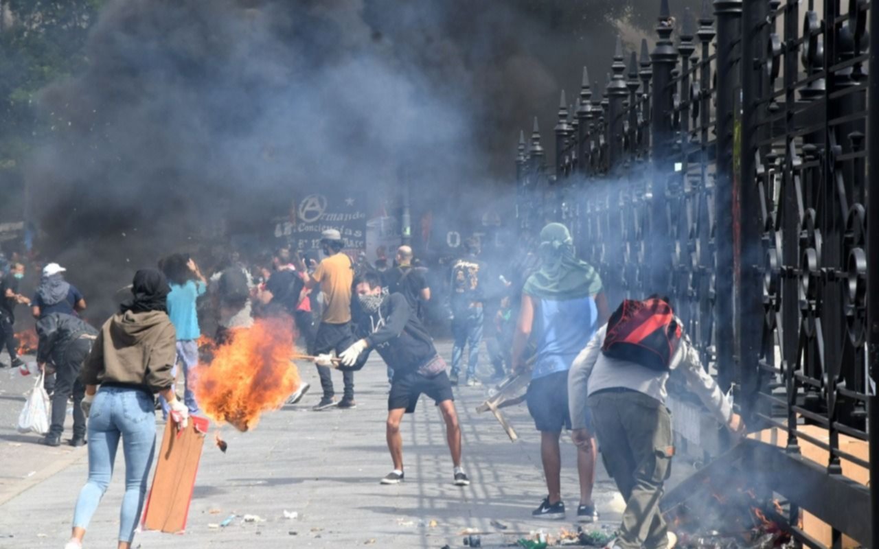Interna: siguen los cruces entre el Gobierno y La Cámpora por los incidentes en el Congreso