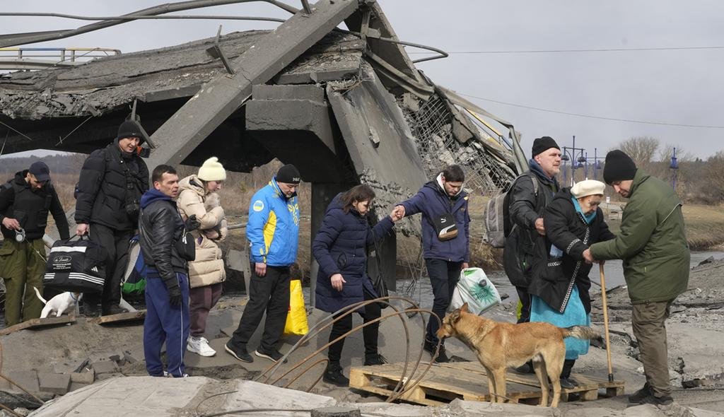 Cercado Kiev: Rusia avanza sobre otras ciudades