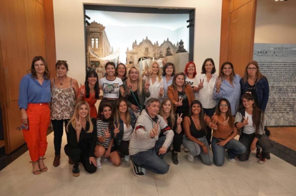 Máximo reapareció junto a la rama femenina del PJ